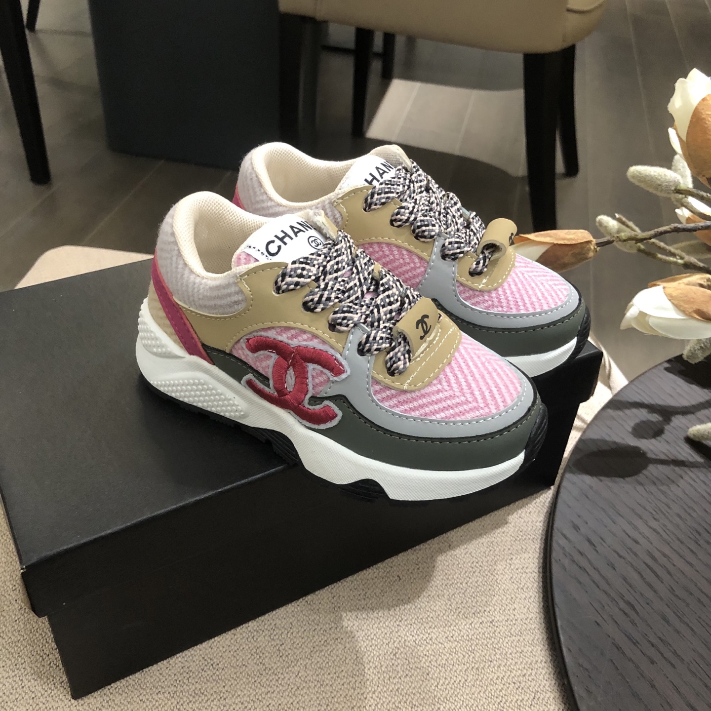 Children's shoes child